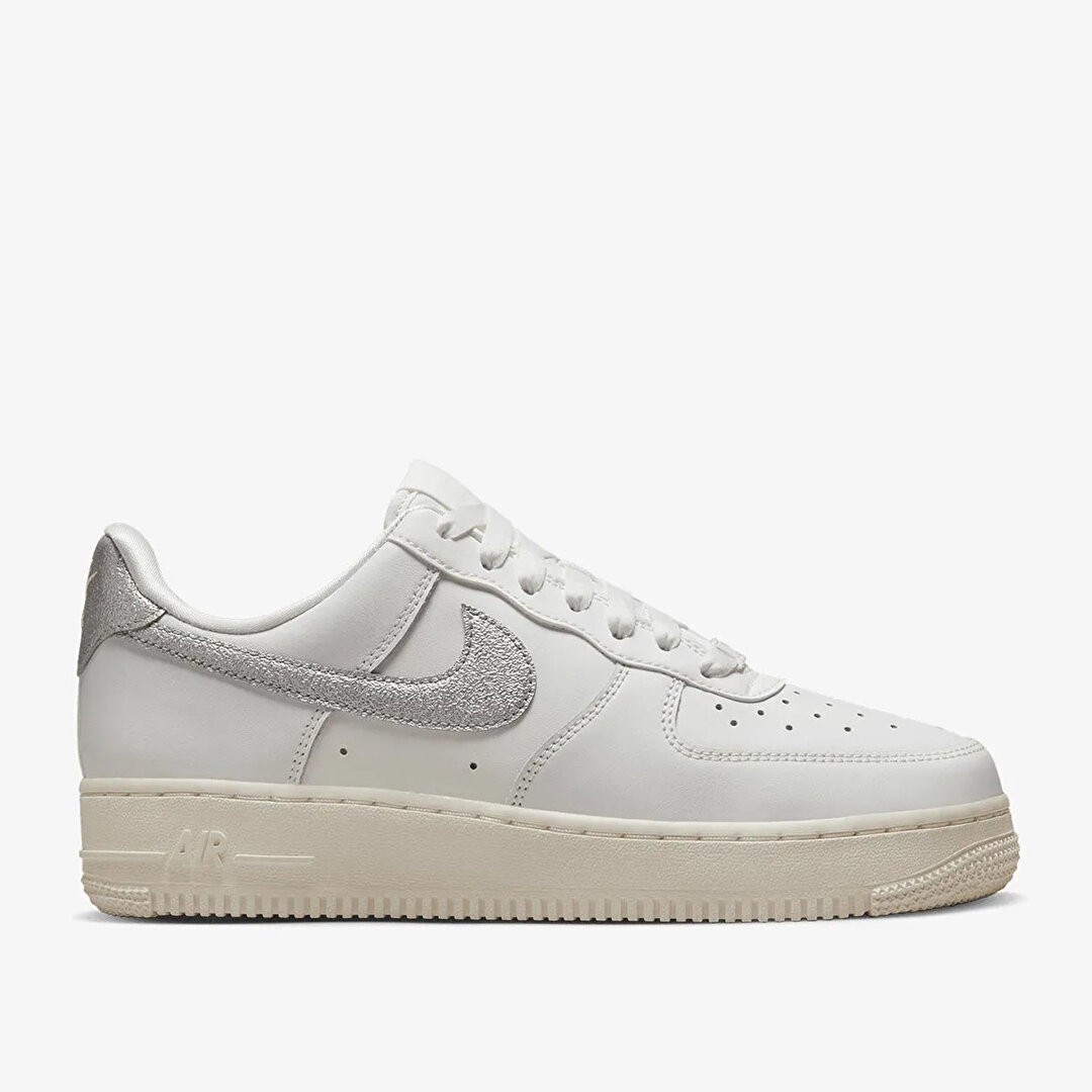 Nike Air Force 1 07 Essentials Trend Kadın Beyaz Sneaker - 1